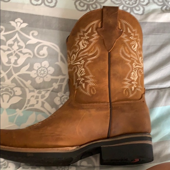 Never worn boots - Picture 2 of 3